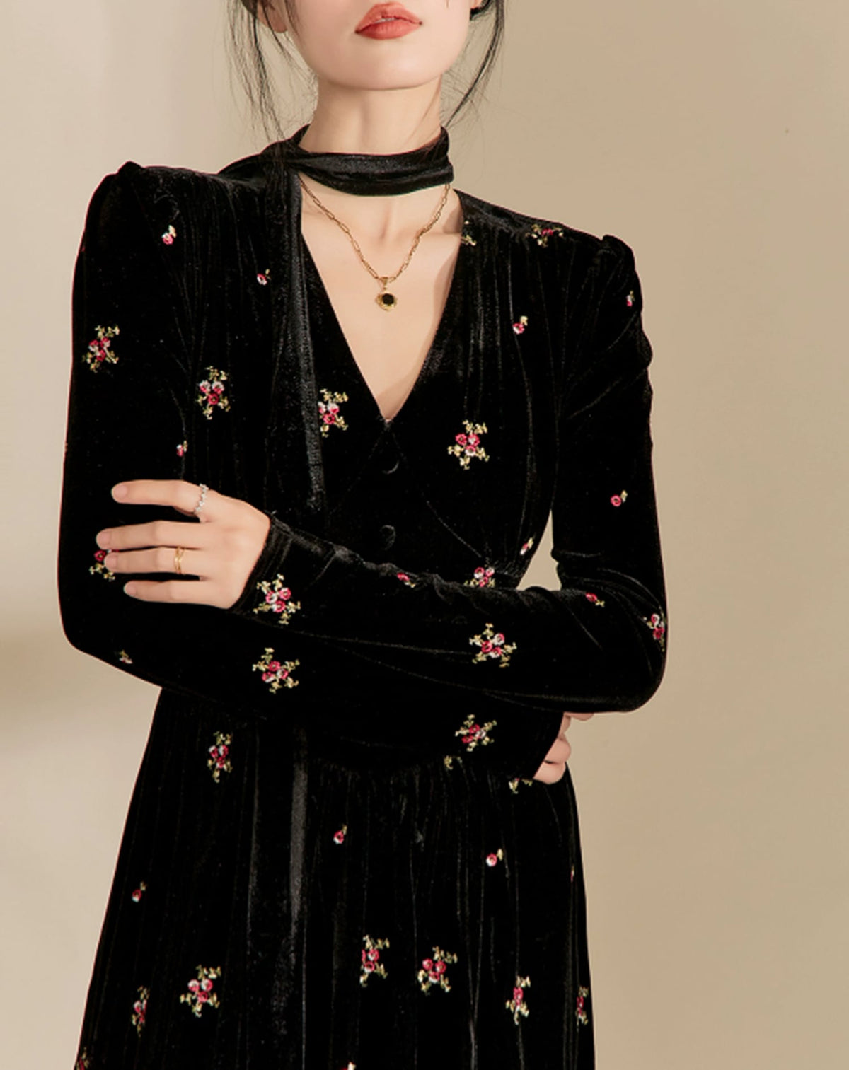 【dress】刺繍Ｖネックデートワンピース　N2393