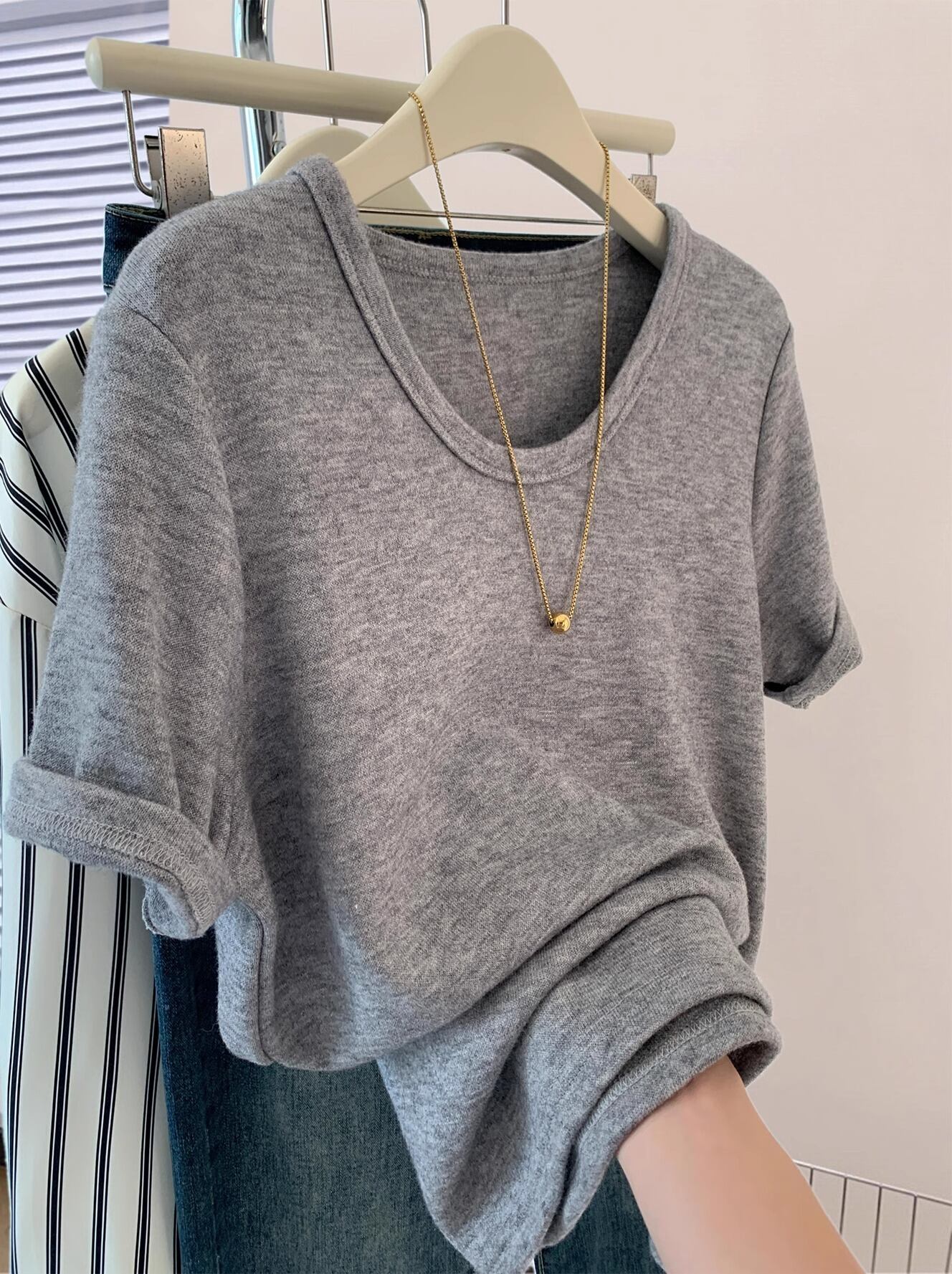 【tops】ラウンドネック半袖ＴシャツF7356