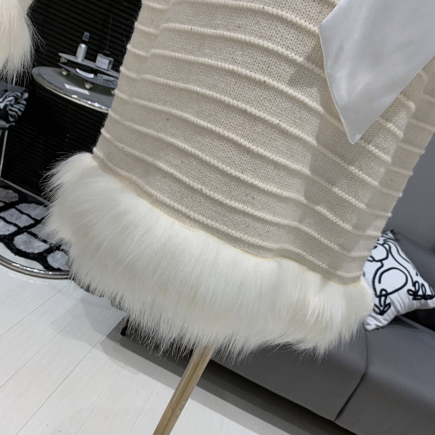【tops】袖ファーリボン付きニットプルオーバー　N2940