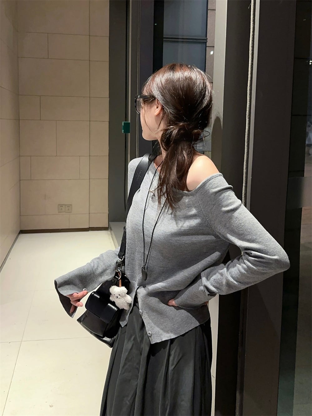 【tops】オフショルダーニットトップス　M26188
