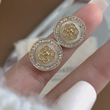 【小物】気質満点 エレガントオシャレサークル花形ピアスアクセサリー