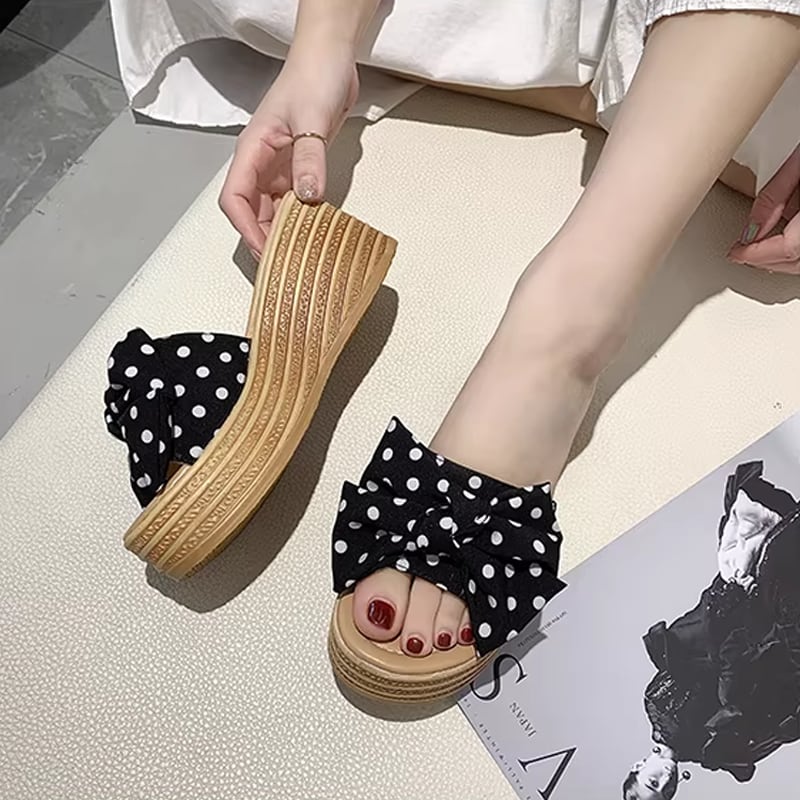 【Shoes】ドット柄厚底サンダル Q8441