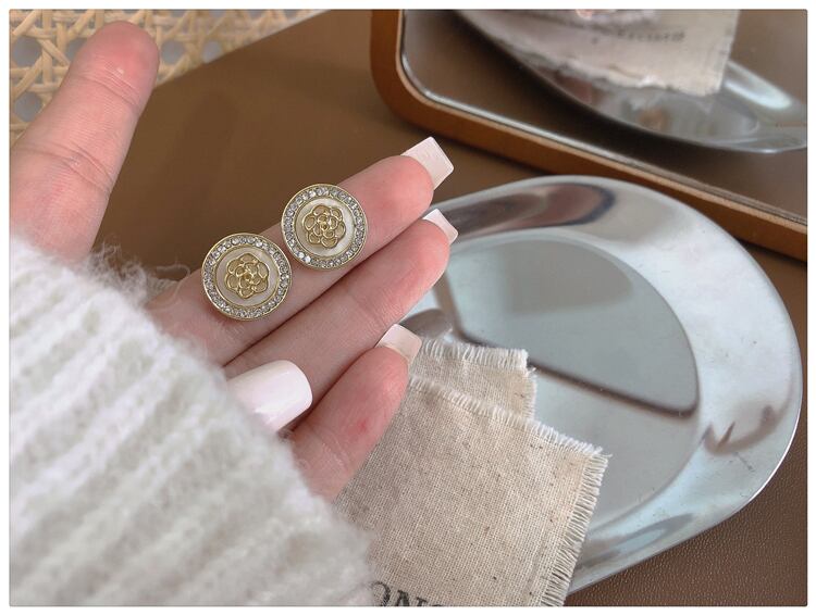 【小物】気質満点 エレガントオシャレサークル花形ピアスアクセサリー