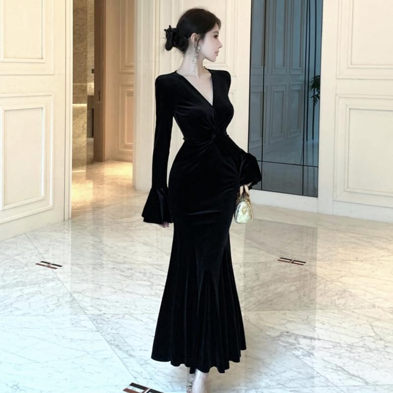 【dress】Vネックベルベットワンピース Q7423