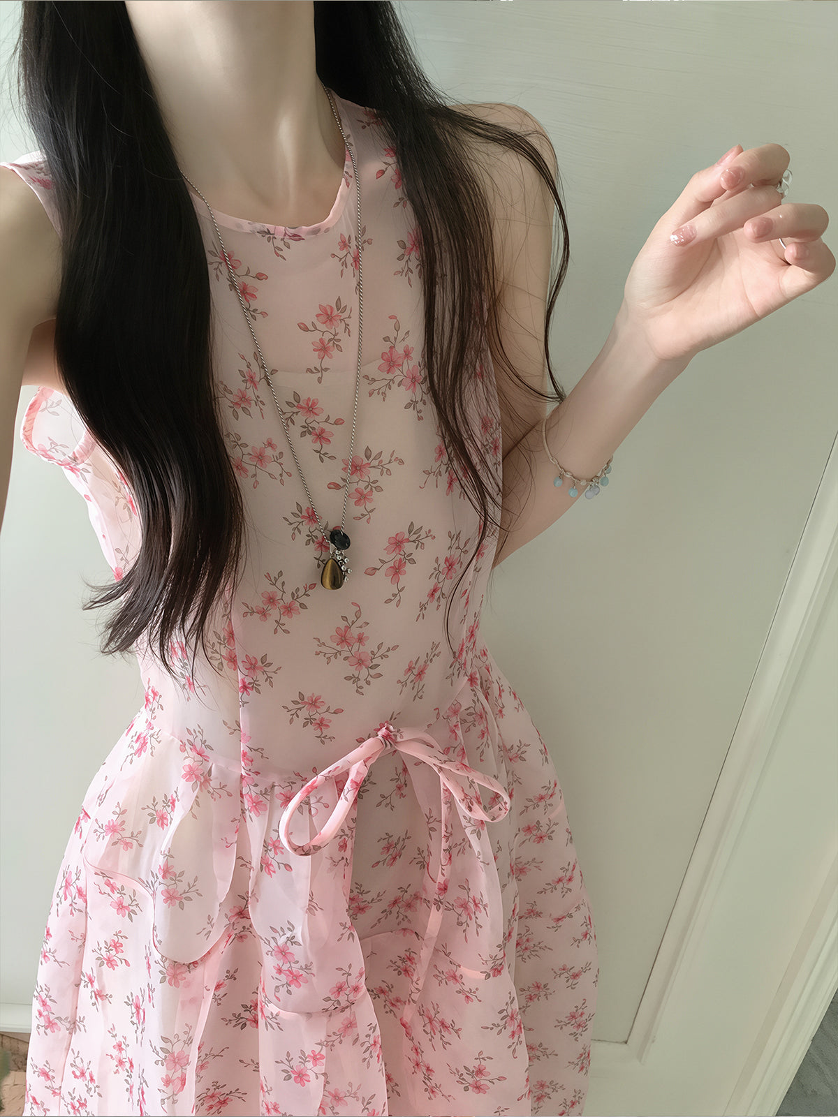 【dress】立体感のあるシルエットフラワー柄ロングワンピース Q8707