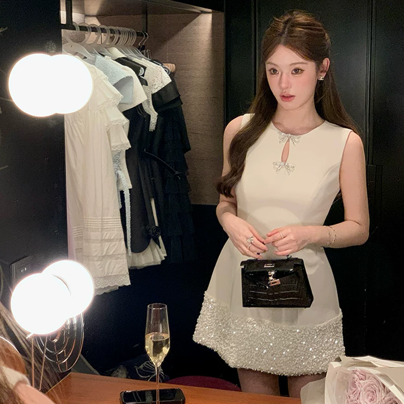 【dress】ノースリーブラインストーン付きミニワンピース Q8393