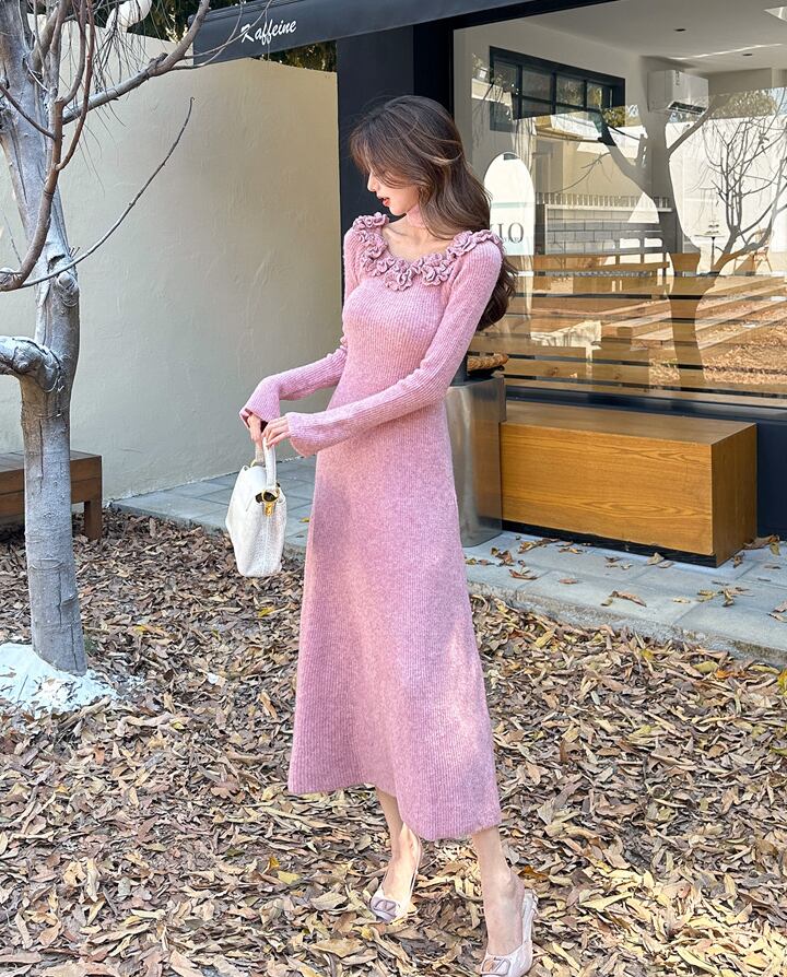 【dress】立体バラ付きニットワンピース Q7051
