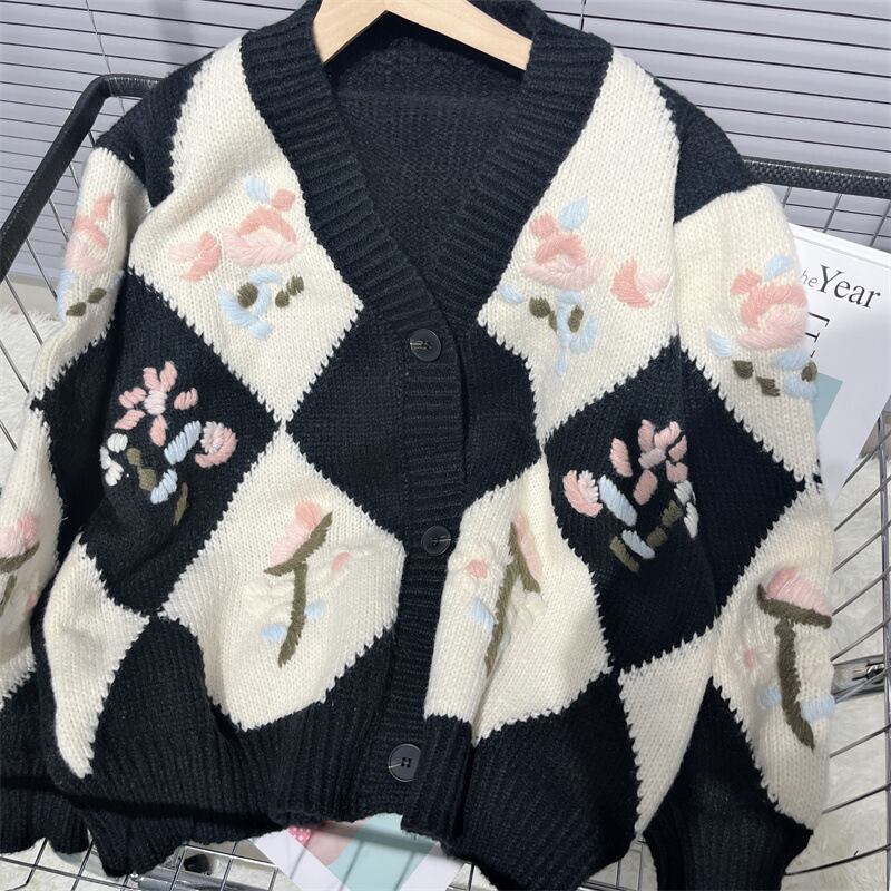 【outer】アーガイル柄刺繍ニットカーデ　N2082
