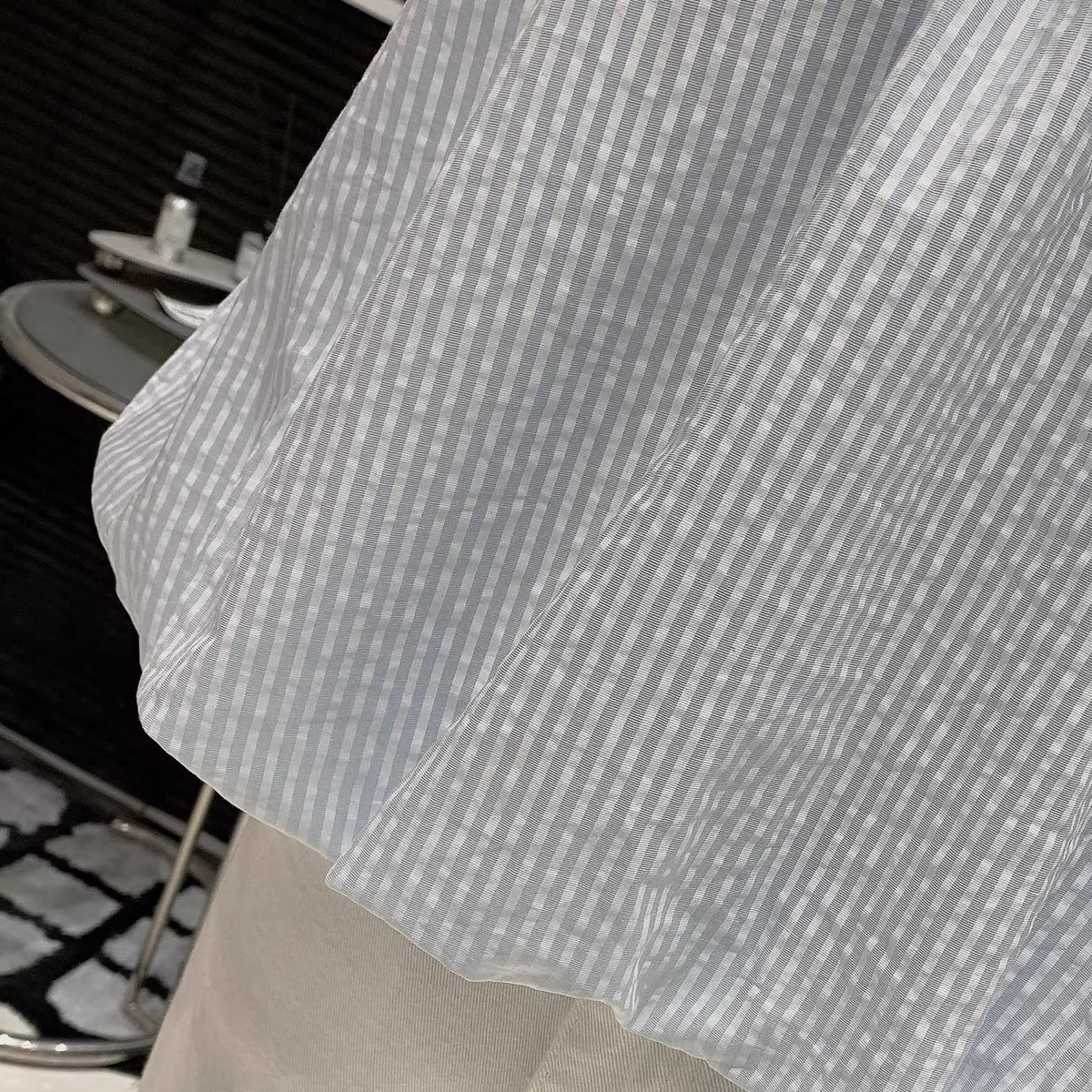 【tops】ストライプ柄ワンショルダー立体感フラワートップス Q8389