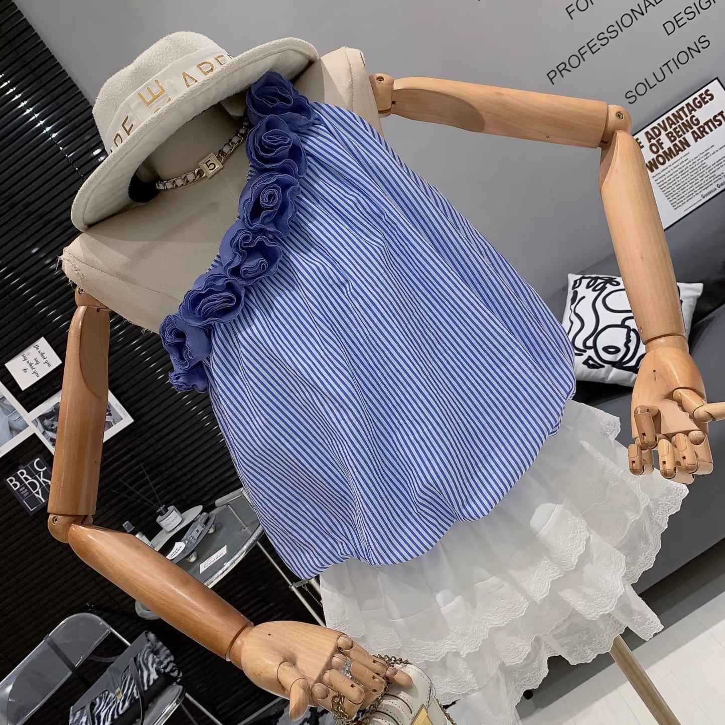 【tops】ストライプ柄ワンショルダー立体感フラワートップス Q8389