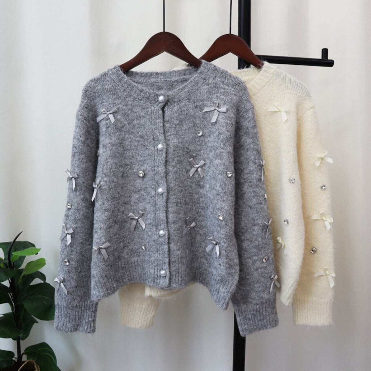 【outer】ビジューリボン付きニットカーデ　M26302