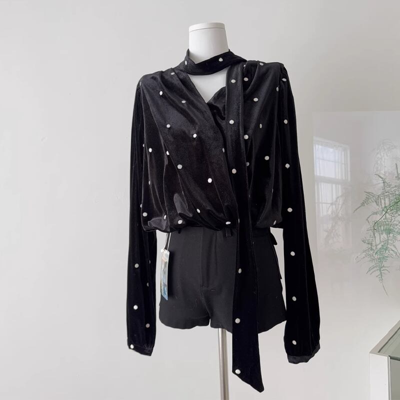 【tops】Vネックドット柄ベルベットトップス Q7399