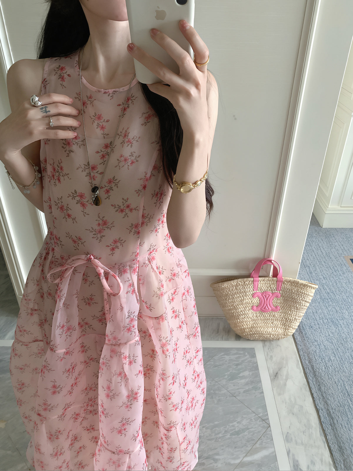 【dress】立体感のあるシルエットフラワー柄ロングワンピース Q8707
