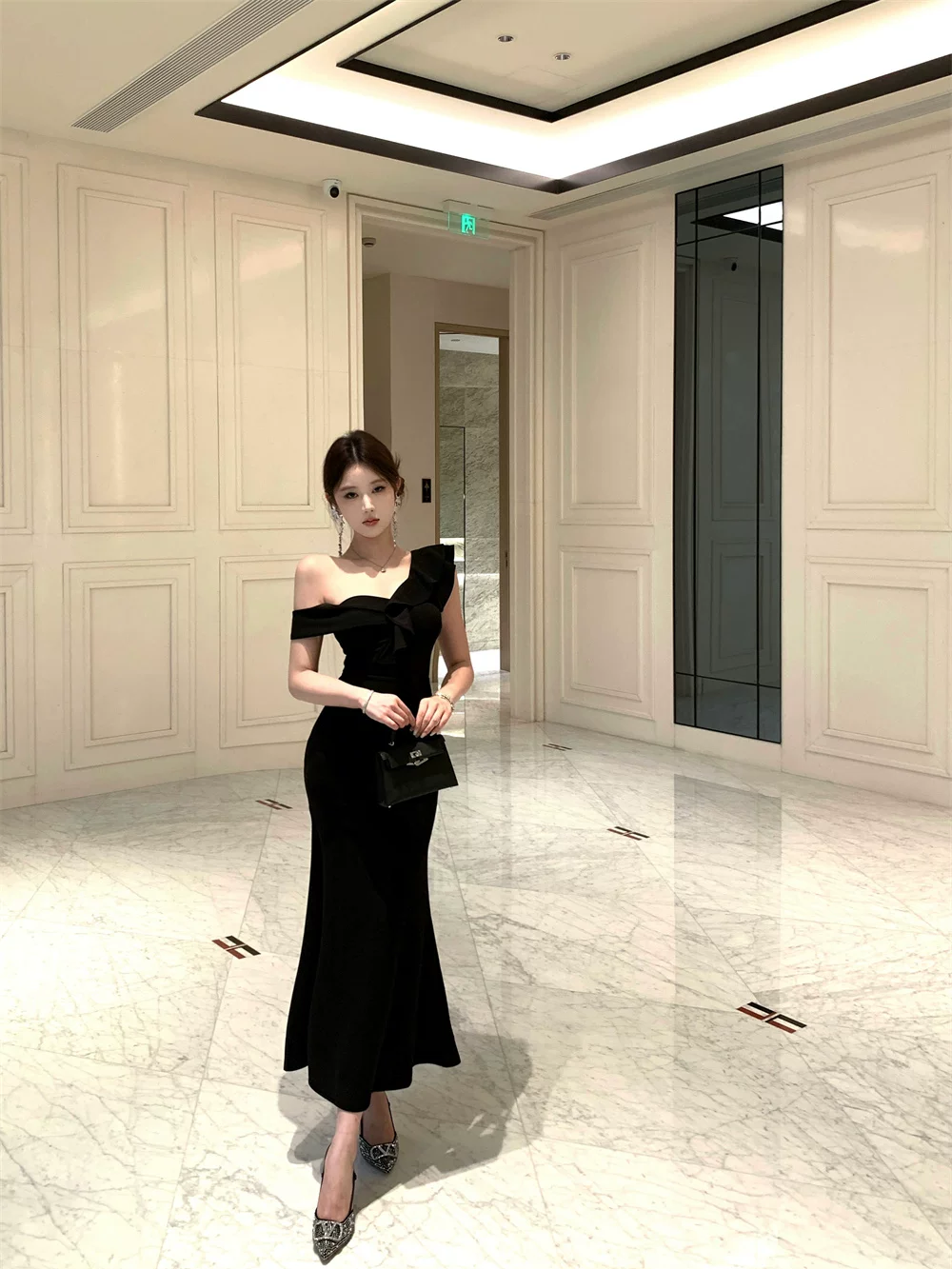 【dress】ワンショルダーフリルマーメイドワンピース　M31571