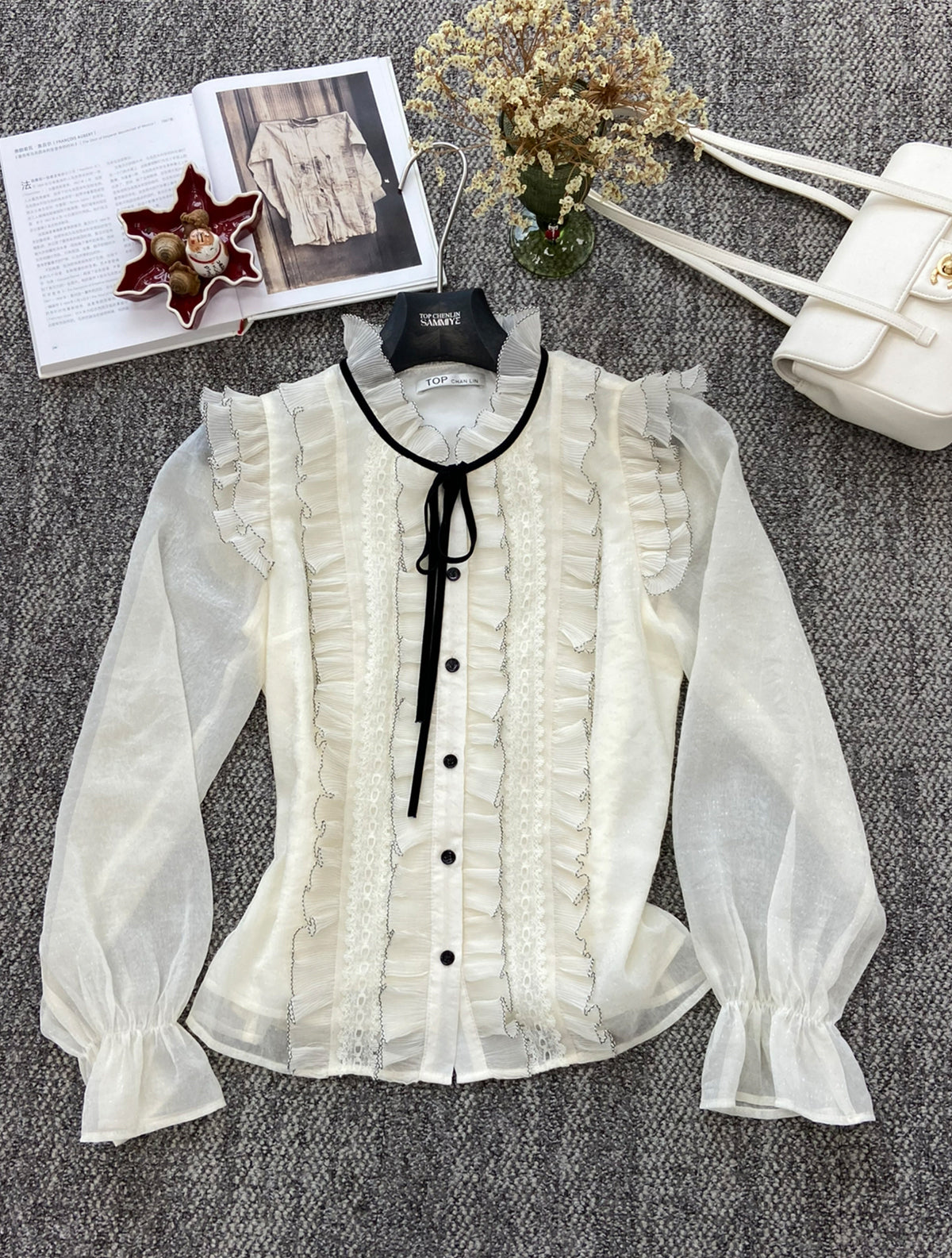 【tops】リボン付きギャザーフリルシャツ Q8940