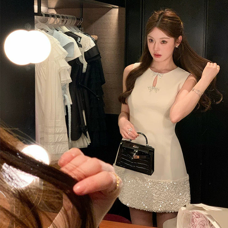 【dress】ノースリーブラインストーン付きミニワンピース Q8393