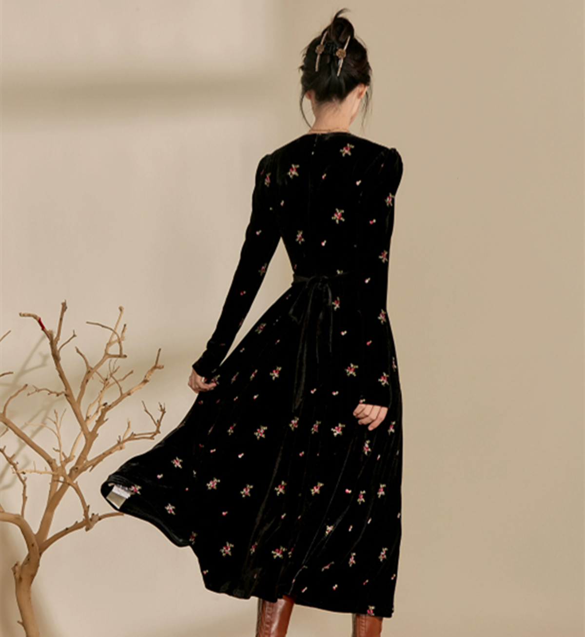 【dress】刺繍Ｖネックデートワンピース　N2393