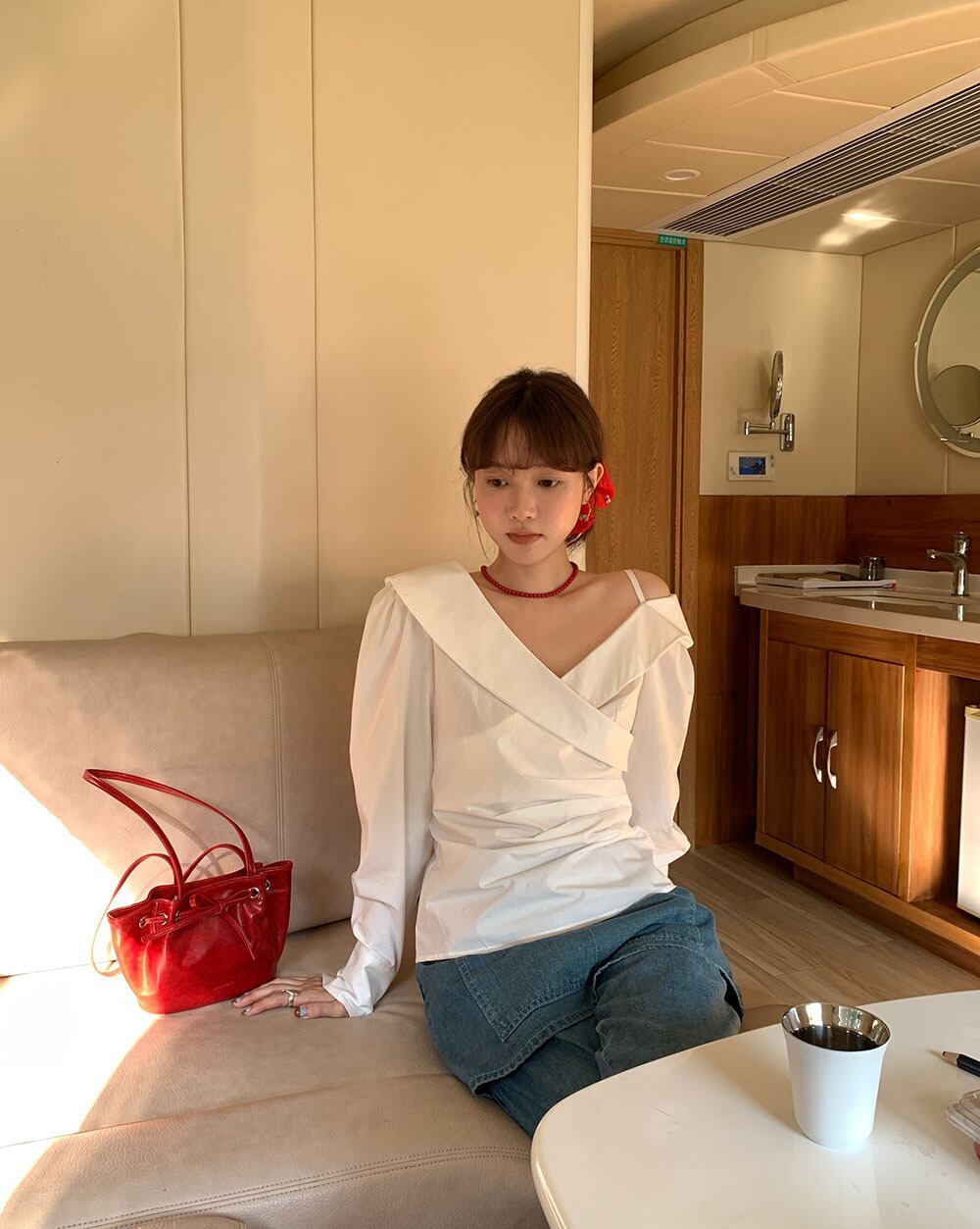 【tops】オフショルダーシャツトップス　M29584