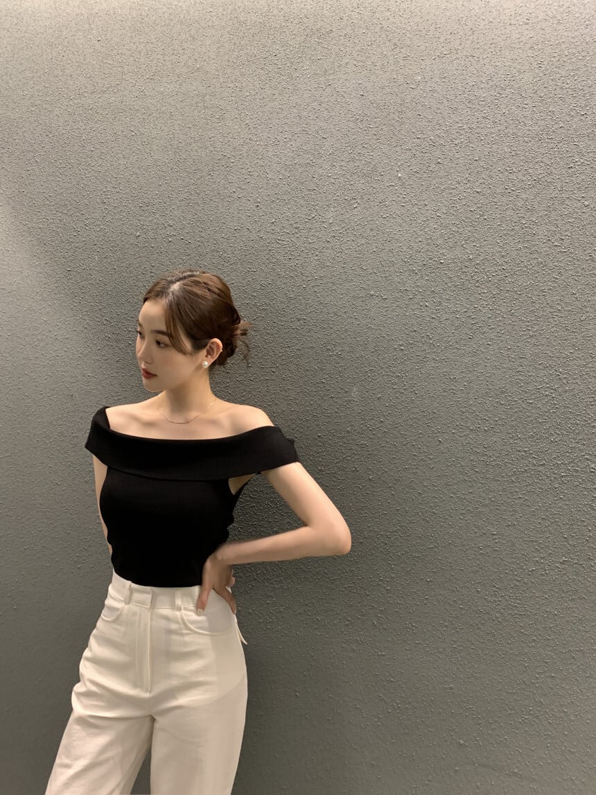 【tops】韓流スタイルchic〜気質満点体型カバーセクシー肩見せトップス着痩せニット G14899