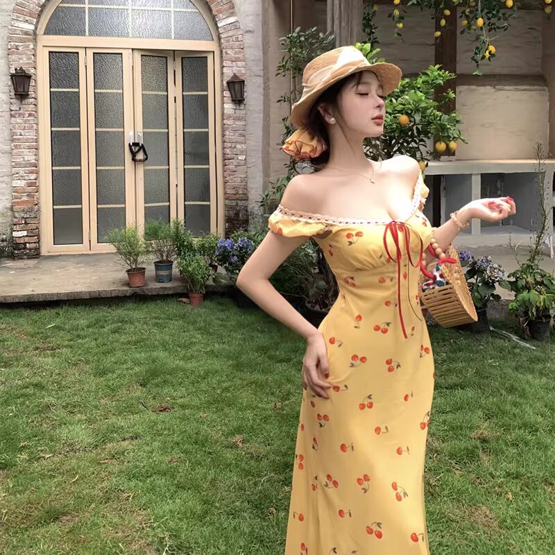 【dress】レース付きチェリー柄ワンピース Q8332