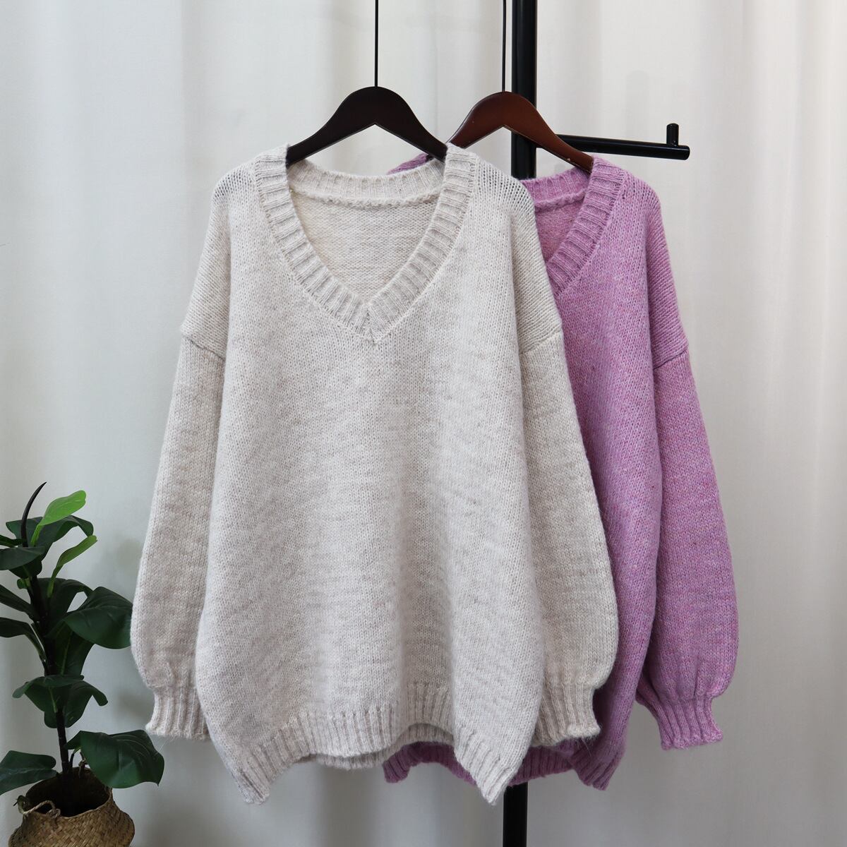 【tops】Vネックニットセーター　M18658