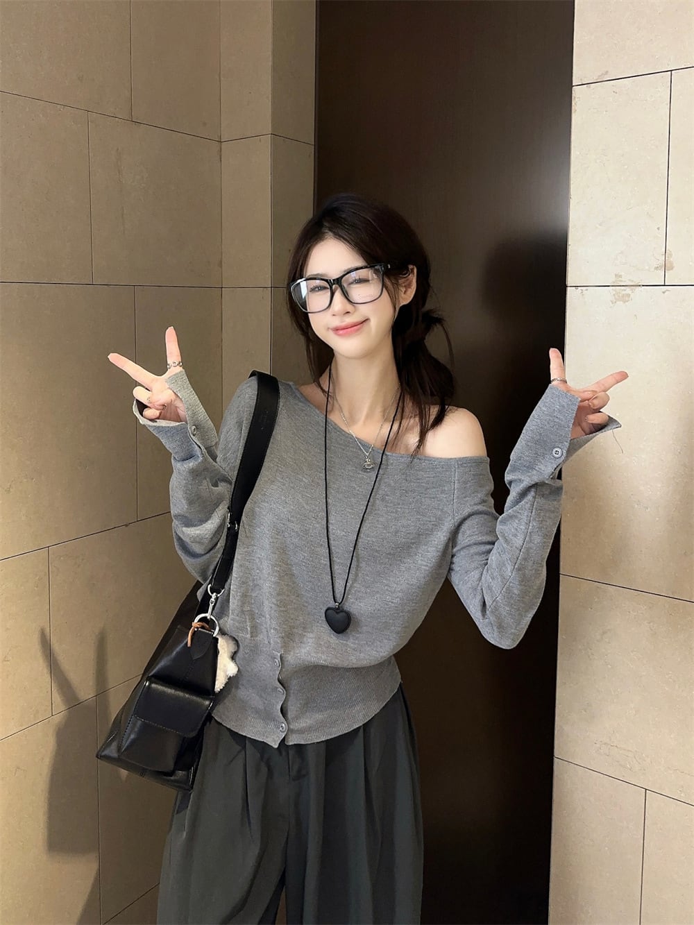 【tops】オフショルダーニットトップス　M26188