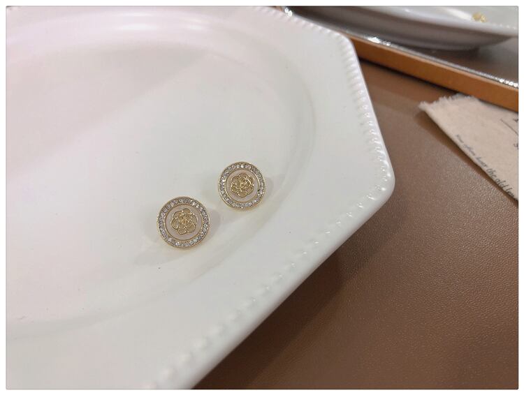 【小物】気質満点 エレガントオシャレサークル花形ピアスアクセサリー