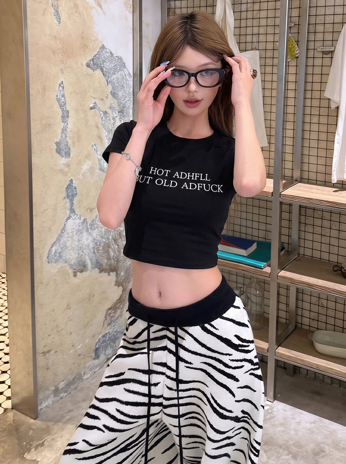 【tops】2色展開半袖ショートトップス Q8726