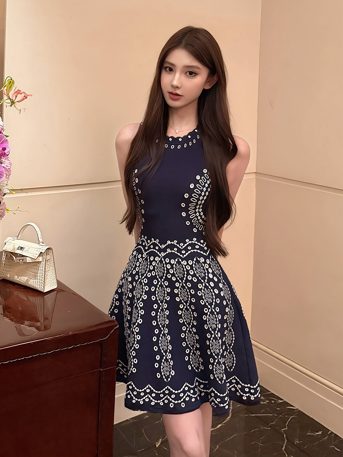 【dress】ノースリーブ刺繍柄ワンピース Q8869