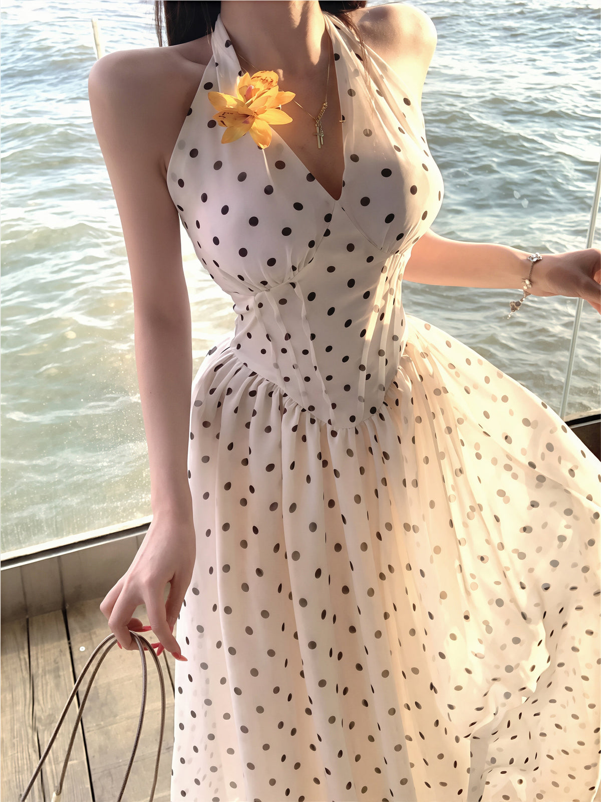 【dress】ドット柄ホルターネックAラインワンピース Q8842