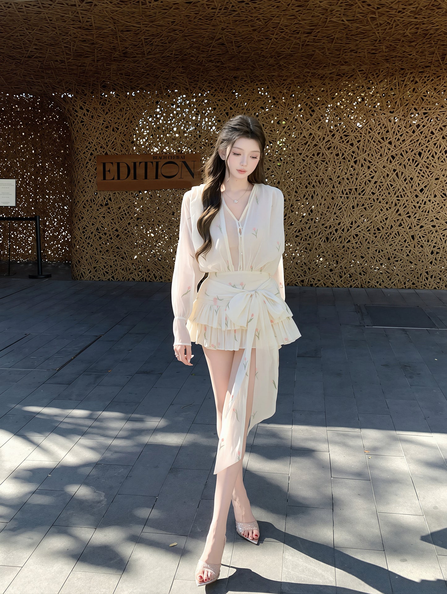 【dress】バックオーポン刺繡フラワーティアードワンピース Q8874