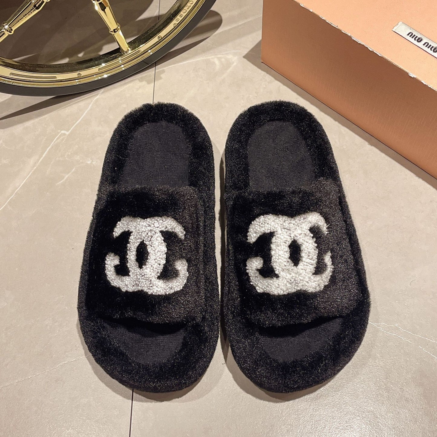 【shoes】4色ファースリッパF8360