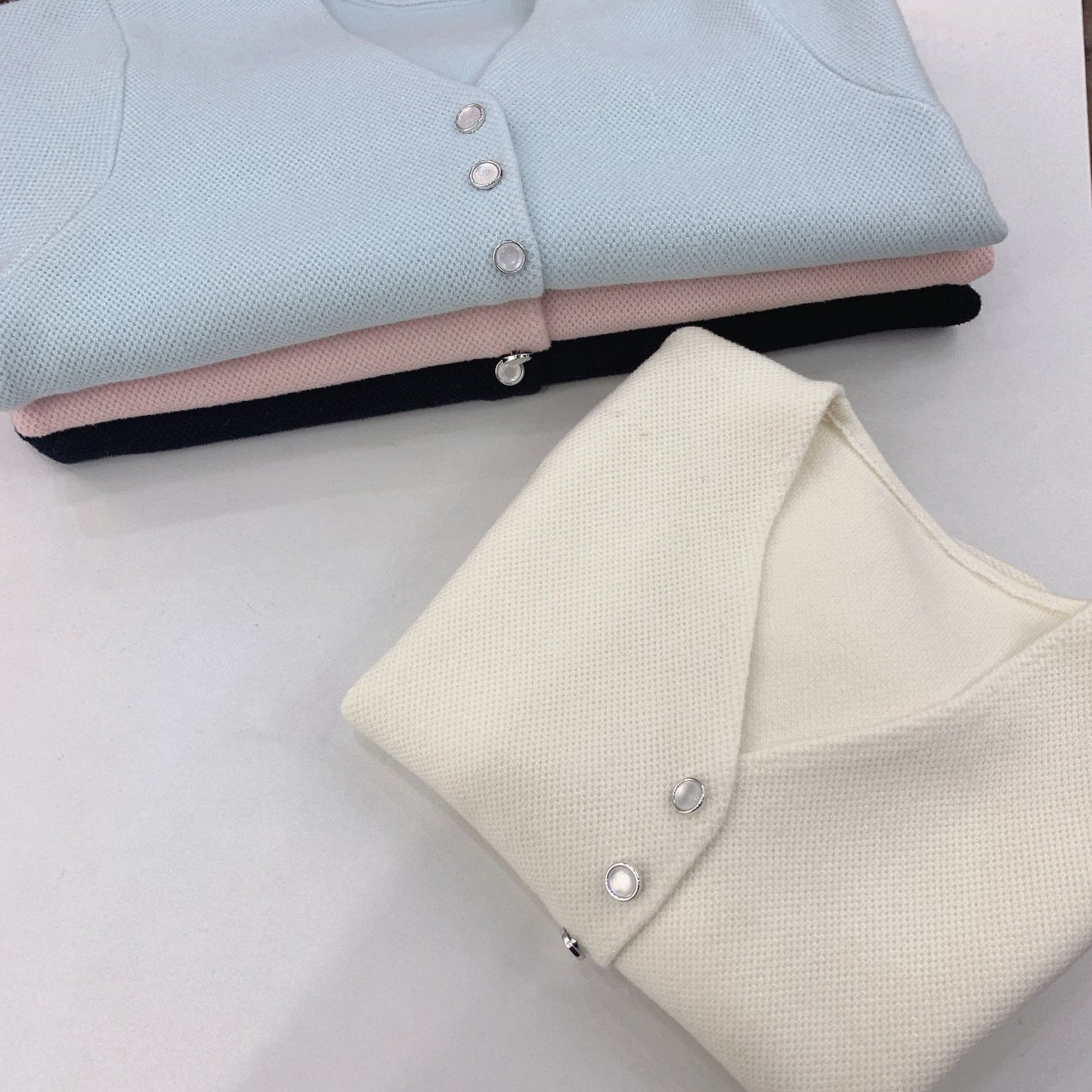 【outer】VネックニットカーディガンG23241