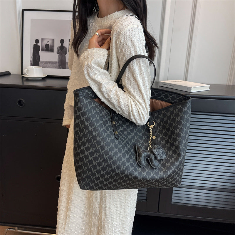 【小物】3色大容量ショルダーバッグF8175