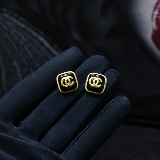 【小物】英字柄ピアスアクセサリーF7837