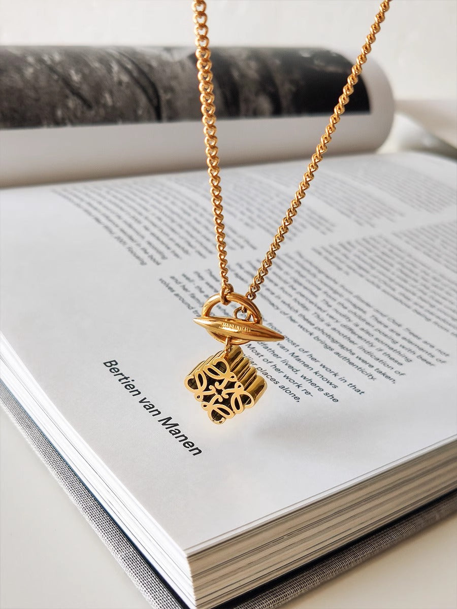 【小物】透かし彫りネックレスアクセサリーF8097