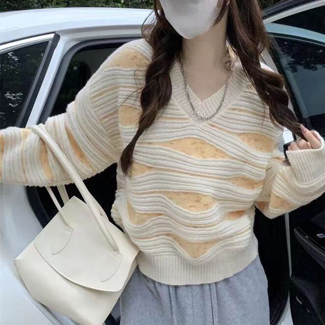 【tops】Vネックニットセーター　M18951