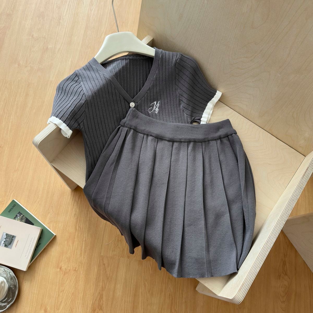 【set】ニットTシャツ×プリーツスカートセット　M24432