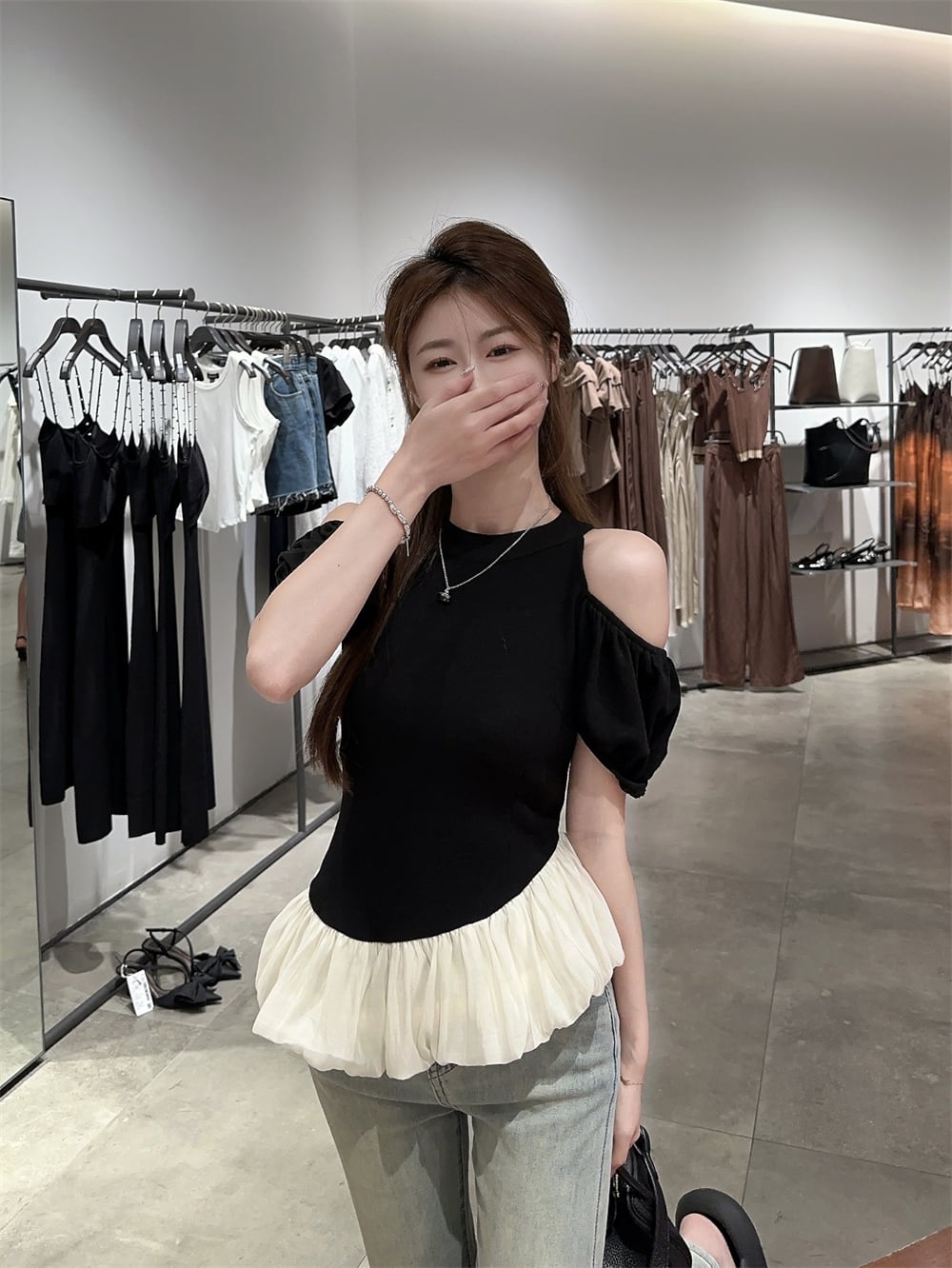 【tops】オフショルダーTシャツ　M24131