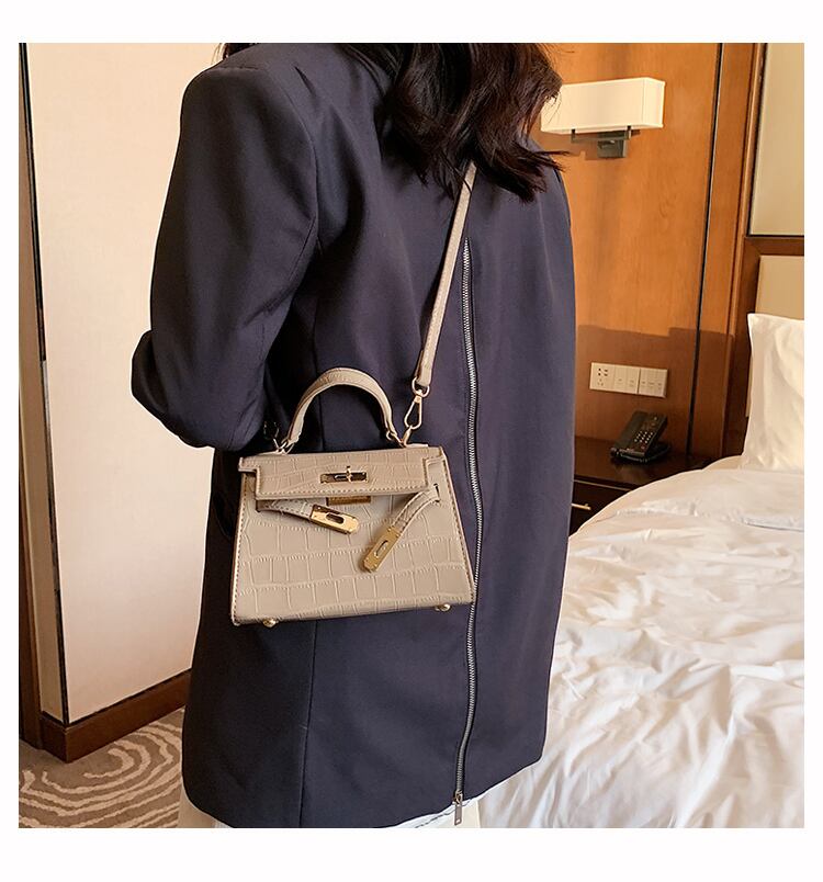 【小物】高級感 合わせやすいシンプルオシャレINS風肩掛け斜め掛けバッグ G2618