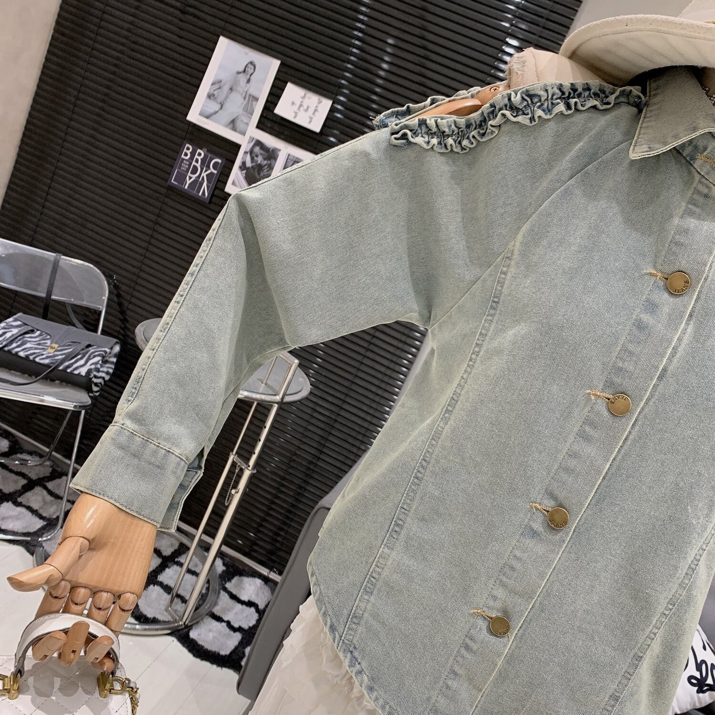 【tops】オフショルダーデニムシャツトップス　M29717