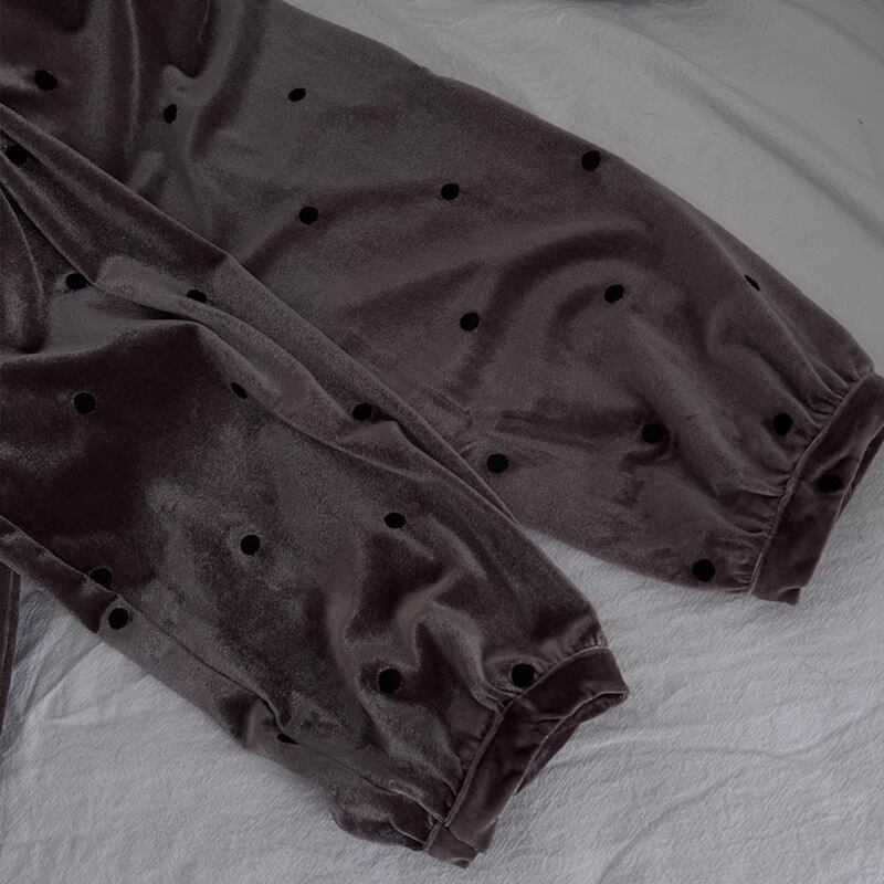 【tops】Vネックドット柄ベルベットトップス Q7399