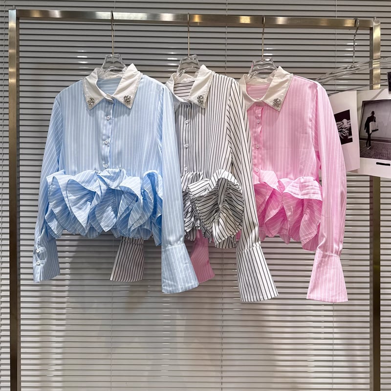 【tops】ラインストーン付きギャザーフリルシャツ Q8387