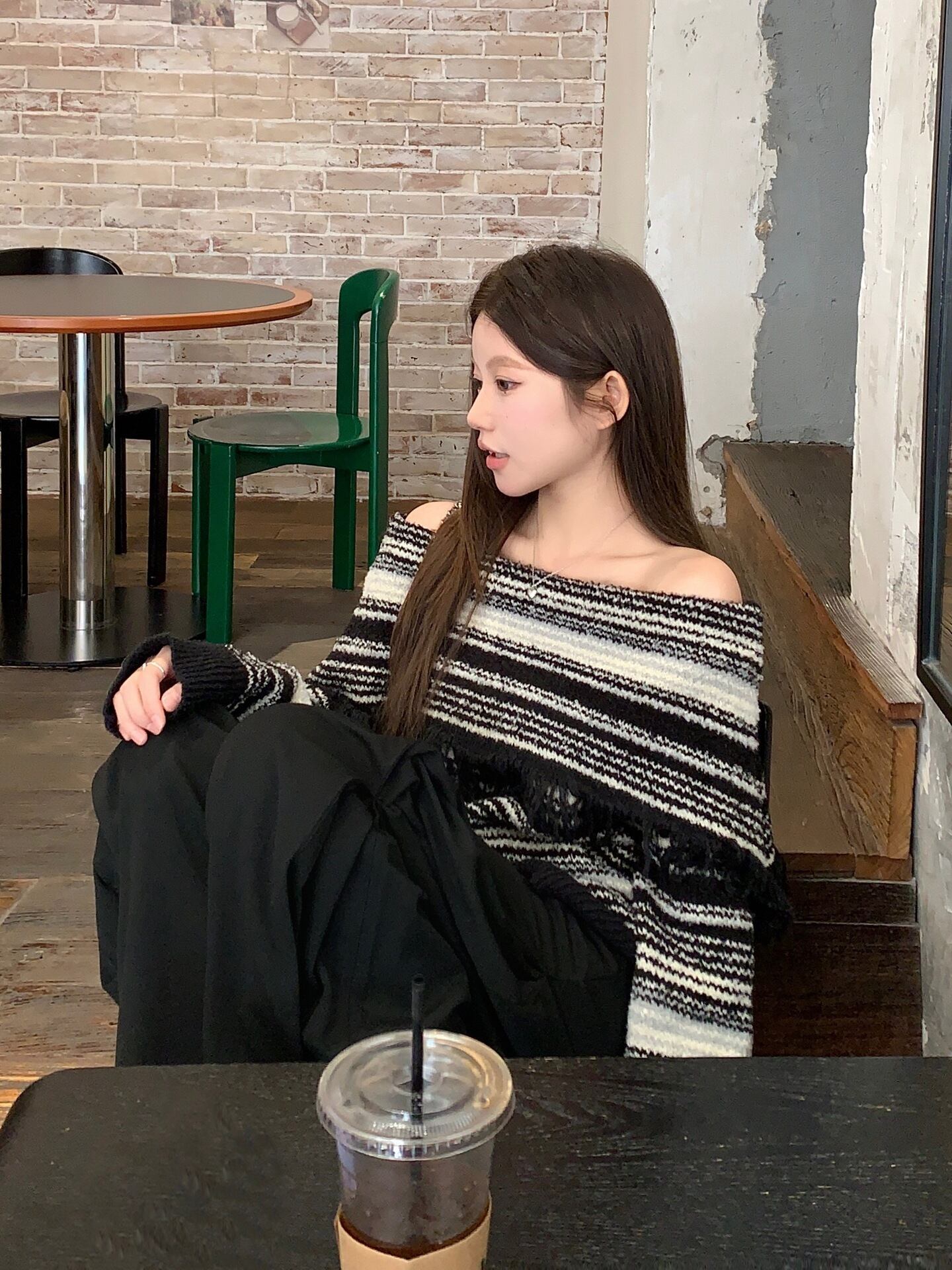 【tops】オフショルダーニットセーター　M28674