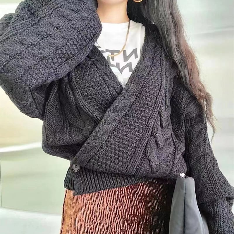 【tops】Vネックニットセーター　M25600