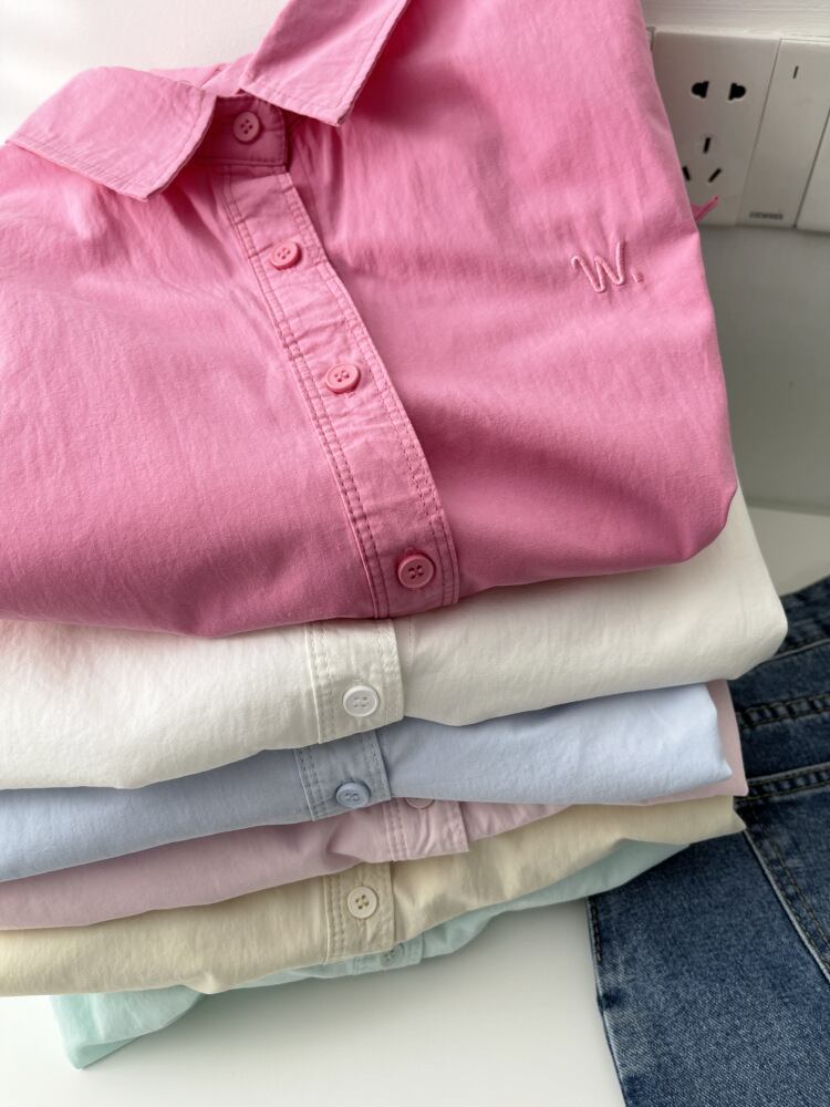 【tops】POLOネック刺繍シャツ　M29906
