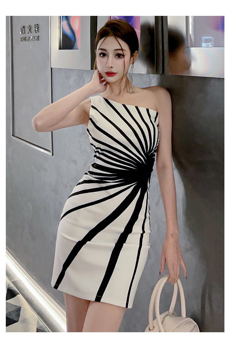 【dress】オフショルダーストライプ柄ワンピース G21299