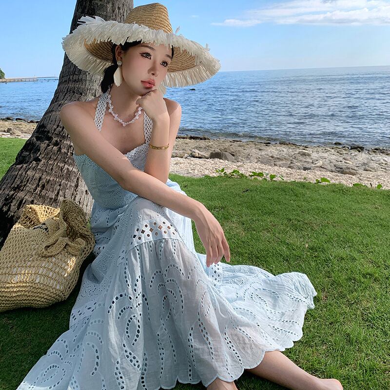 【dress】刺繍ホルターネックカットワークワンピース　M30102
