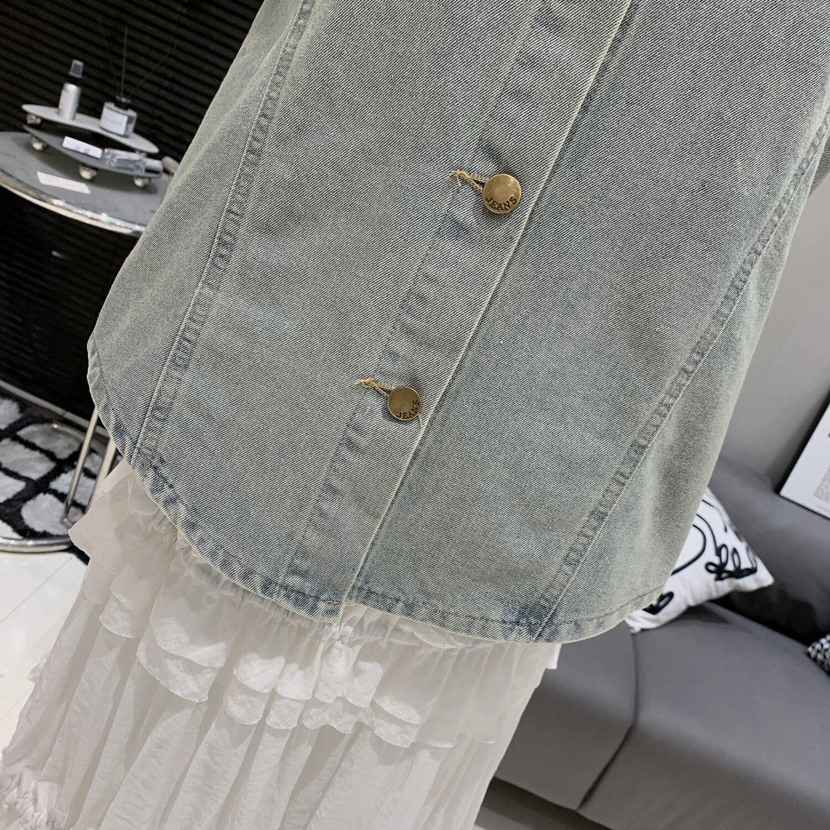 【tops】オフショルダーデニムシャツトップス　M29717