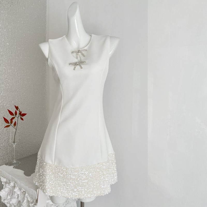 【dress】ノースリーブラインストーン付きミニワンピース Q8393